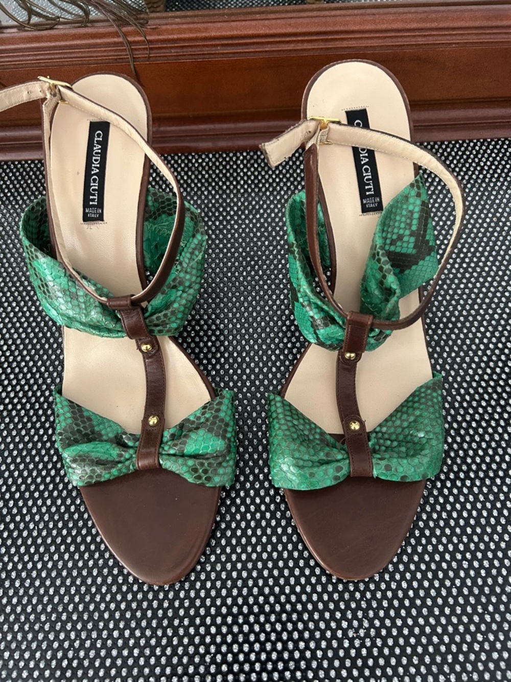 Claudia Ciuti Green Snake-Print Bow T-Strap Sandals